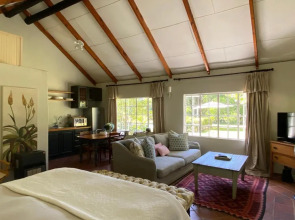 Yellowwoods Farm - POOL COTTAGE (self-catering)