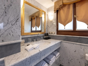 Cà Bonfadini Historic Experience Hotel Venice