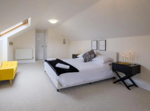 Stylish Modern Apartment in the heart of Ryde