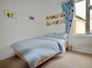 Charming Victorian 3 Bedroom House With Large Garden