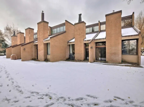 Parkside Loft by Avantstay Walk to Ski Lifts Town Pool Hot Tub Access