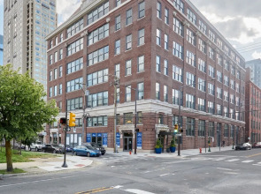 Contemporary Museum District Suites by Sonder