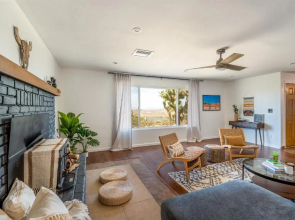 The Full Moon, Joshua Tree: Hot Tub, Sauna, Views