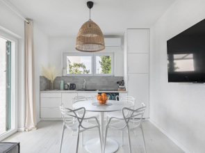 Holiday Apartment with a Private Terrace & Jacuzzi, Minutes Away From the Beach