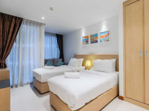 Ocean Breeze1BR Steps from the Sea C244