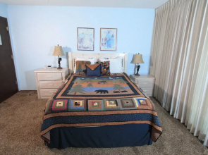 Lakescape 3 Bedroom Condo by RedAwning