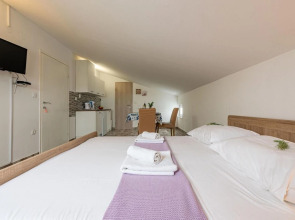 Awesome Apartment in Vrsi With Wifi