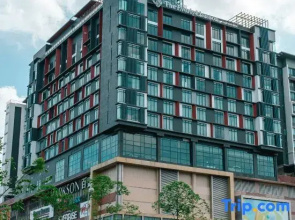 The Everly Lhesson Kuching