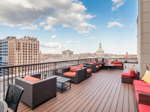 2BR Stunning Lux Apartment Free Parking, Rooftop Deck & Gym, ADA Compliant