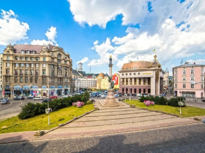 Miskevycha Square 5a Apartment- view of the center of Lviv with a balcony