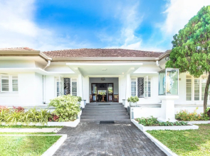 Bungalow On 53