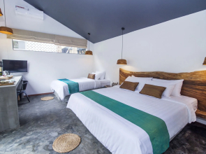 Sarina Hotel & Villa