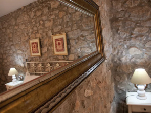 Rustic Med Castell