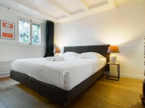 Luxurious Canal Apartment