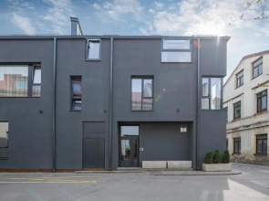 LOFT 1 BD Old Town Apartment by Hostlovers