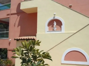 Almyra Apartments & Studios