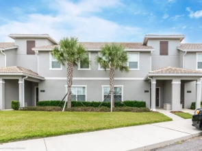 Amazing Story Lake Town Home Sleeps 8 With Pool 4 Bedroom Townhouse by Redawning