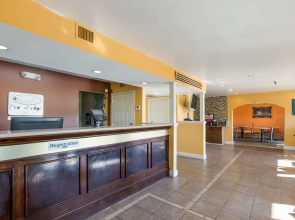 Econo Lodge Inn & Suites I-65