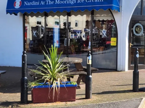 Apartment - Largs - Sleeps 4 - Pet Friendly