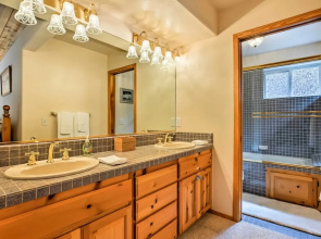 Hot Tub Access, Near Skiing: Tahoe Donner Cabin