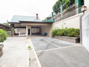 OYO 122 The Peak Pines Pension