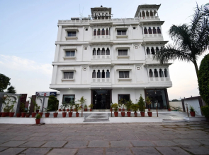 OYO 28253 Jmd Palace