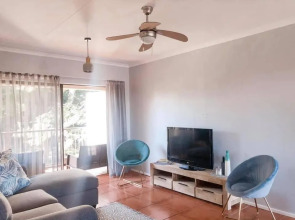 Newly Renovated 2 bed Apartment - Kingston Estate