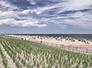 Walk to Bethany Beach Boardwalk: Coastal Retreat