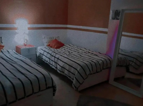 Lovely 3 bedroom condo with balcony families