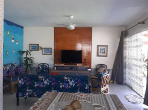 Casa de praia/campo com piscina e gramado