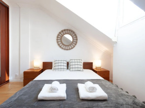 Liberty Penthouse Three-Bedroom Apartment - by LU Holidays