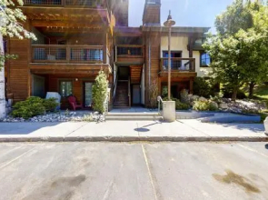 Pines at Orehouse 301 PH2