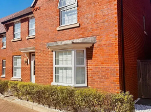 Luxurious Majestic 4 Bedroom- Free Parking