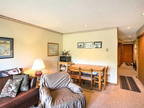 Condo on First Green w/ Deck at Schuss Mountain!