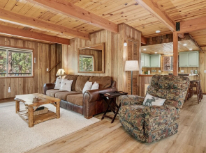 Big Bear Moose House - Views Of The Mountains! Foosball Table, Darts And Streaming! 3 Bedroom Home