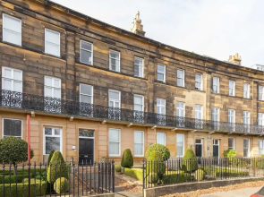 Host Stay Chatsworth Court Apartment