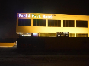 Pool And Park Hotel