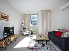 Spacious 1-Bedroom Apartment With Parking