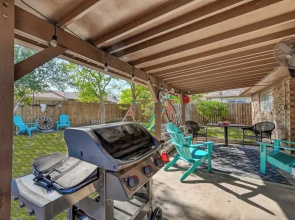Kerrville Hidden Gem With Firepit and Grill - Great Location