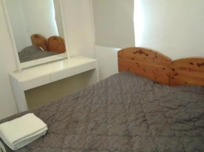 Artemis Karas Holidays Apartment