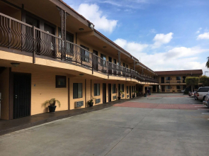 Del Amo Inn