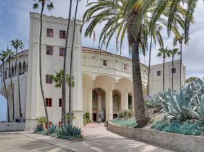 Catalina Island Duplex - Steps to Beach & Pier!