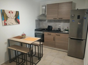 MODERN APARTMENT WITH BiG GARDEN