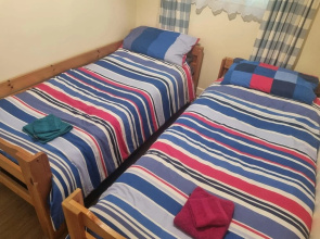Villa Sleeps 4 With Free Parking