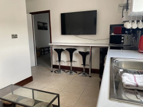 Modern 2 Bedroom Flat in Robert st, Swansea