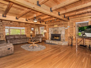 Smoky Bear Lodge with Guest House