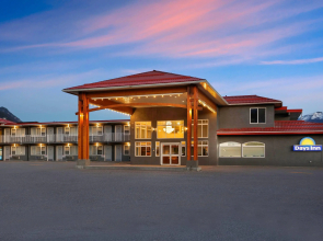 Days Inn by Wyndham Golden