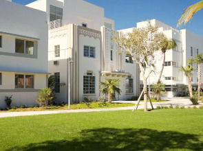 Kenmore Village Hotel, South Beach