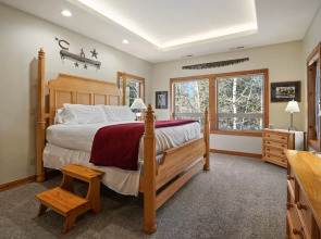 11 Vine Maple 5 Bedroom Home by RedAwning