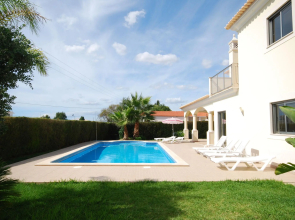 Very spacious villa with private pool in Albufeira on the Algarve coast